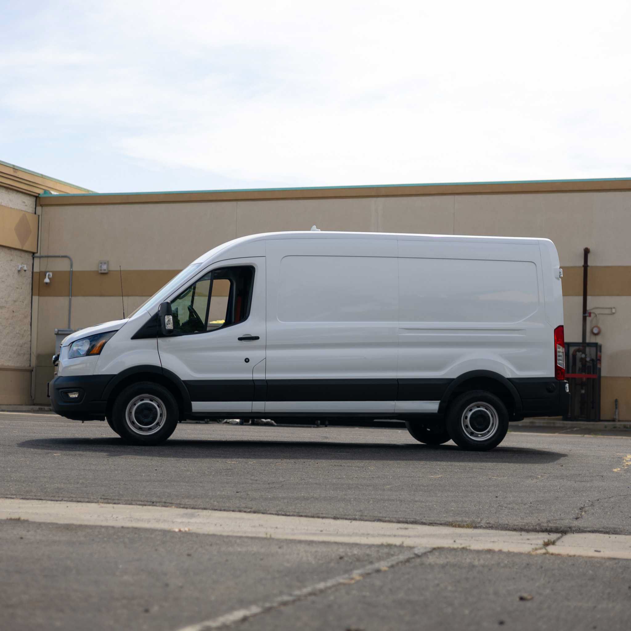 Used 2020 Ford Transit 250 Medium Roof RWD image 4