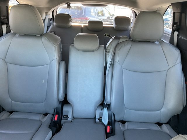 Used 2025 Toyota Sienna XLE FWD image 34
