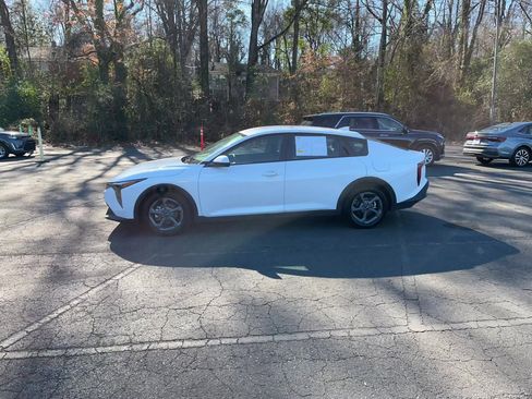 Used 2025 Kia K4 LXS image 12