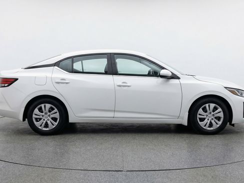Used 2025 Nissan Sentra S image 11