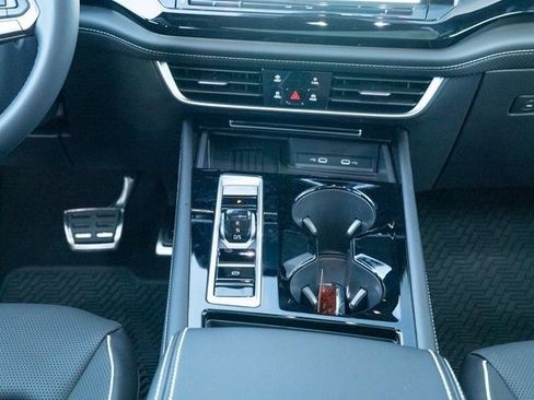 New 2026 Volkswagen Atlas Cross Sport SEL Premium R-Line AWD/4WD image 33