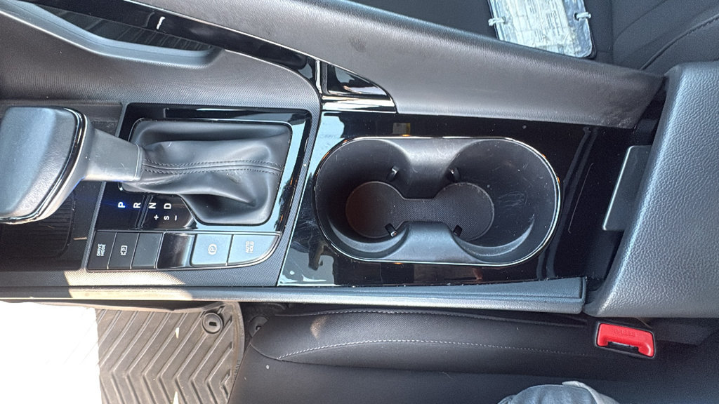 Used 2025 Hyundai Elantra SEL FWD image 24