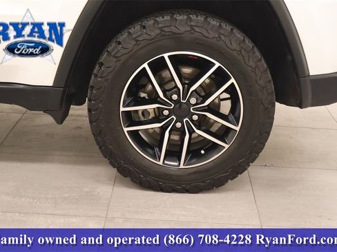 Used 2021 Jeep Grand Cherokee Trailhawk w/ Trailhawk Luxury Group image 34