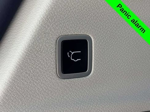 Used 2023 Chrysler Pacifica Touring-L FWD image 39
