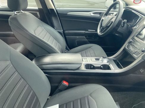 Used 2020 Ford Fusion SE FWD image 6