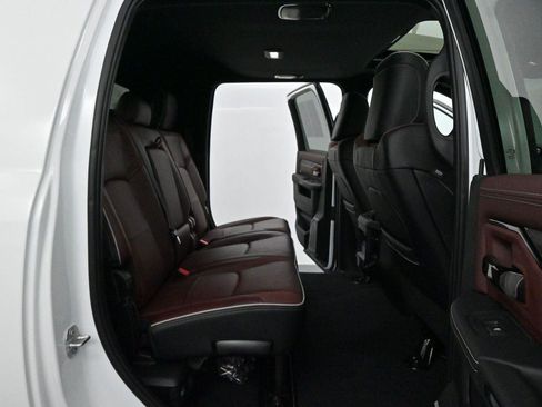 Used 2025 RAM 2500 Limited AWD/4WD image 35