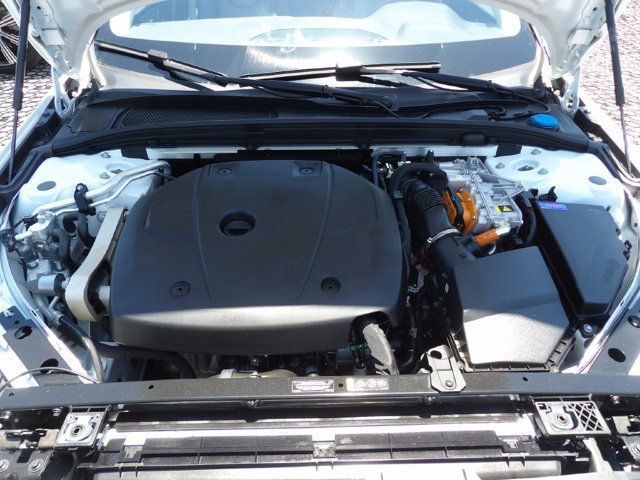 Certified 2025 Volvo S60 T8 Plus AWD/4WD image 28