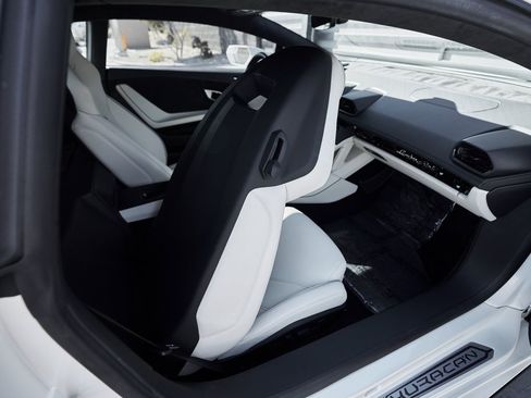 Used 2022 Lamborghini Huracan EVO image 40