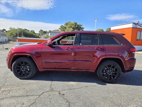 Used 2019 Jeep Grand Cherokee Altitude image 2