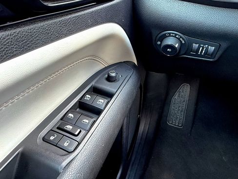 Used 2024 Jeep Compass Limited image 16