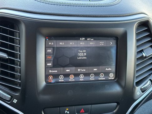 Used 2019 Jeep Cherokee Latitude Plus FWD image 24