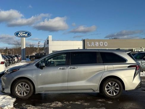 Used 2021 Toyota Sienna LE image 38