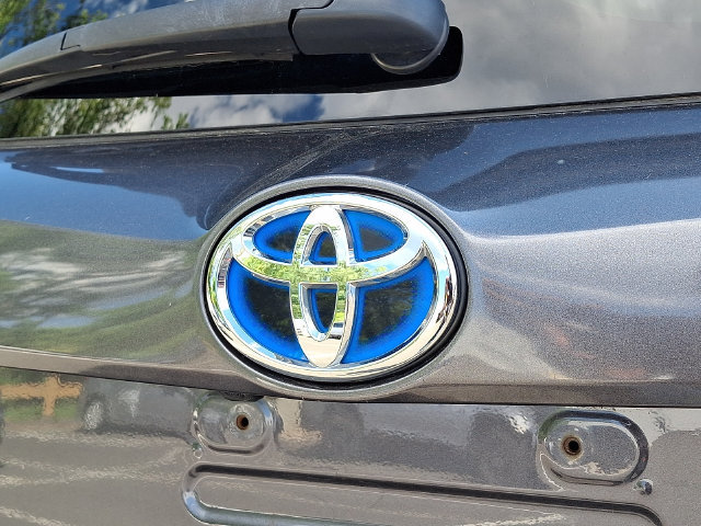 Used 2018 Toyota RAV4 XLE AWD/4WD image 30