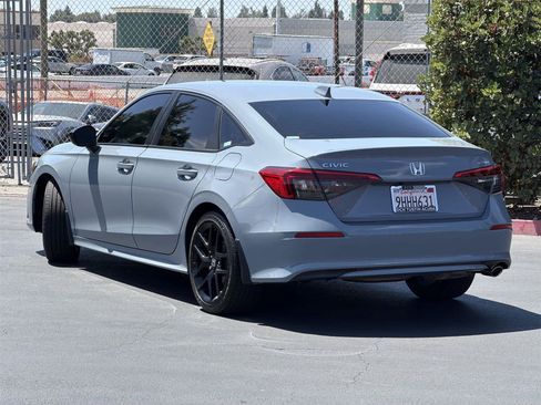 Used 2023 Honda Civic Sport image 5