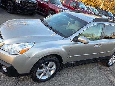 Used 2014 Subaru Outback 2.5i Limited image 4