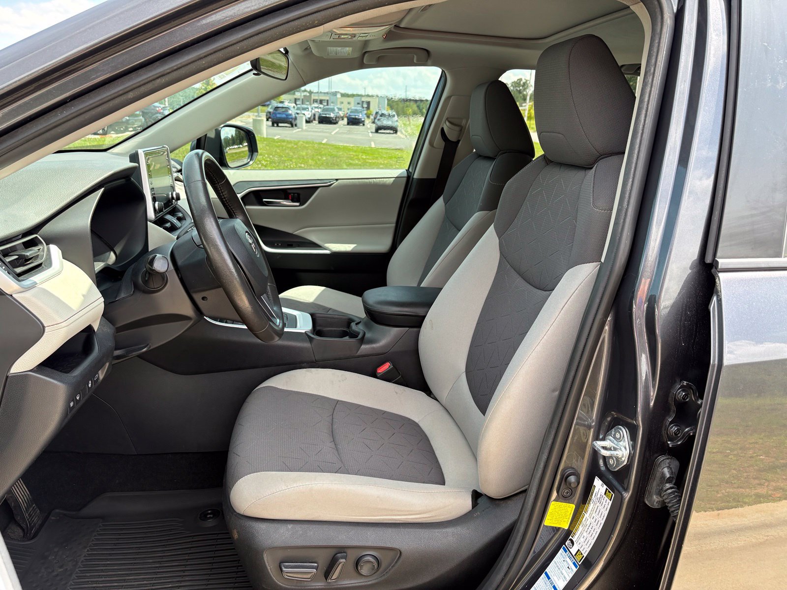 Used 2021 Toyota RAV4 XLE w/ Convenience Package AWD/4WD image 27