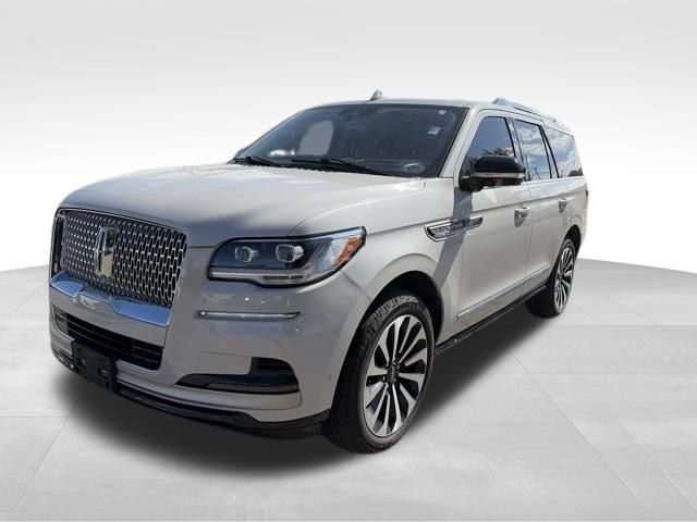Used 2023 Lincoln Navigator Reserve AWD/4WD image 4
