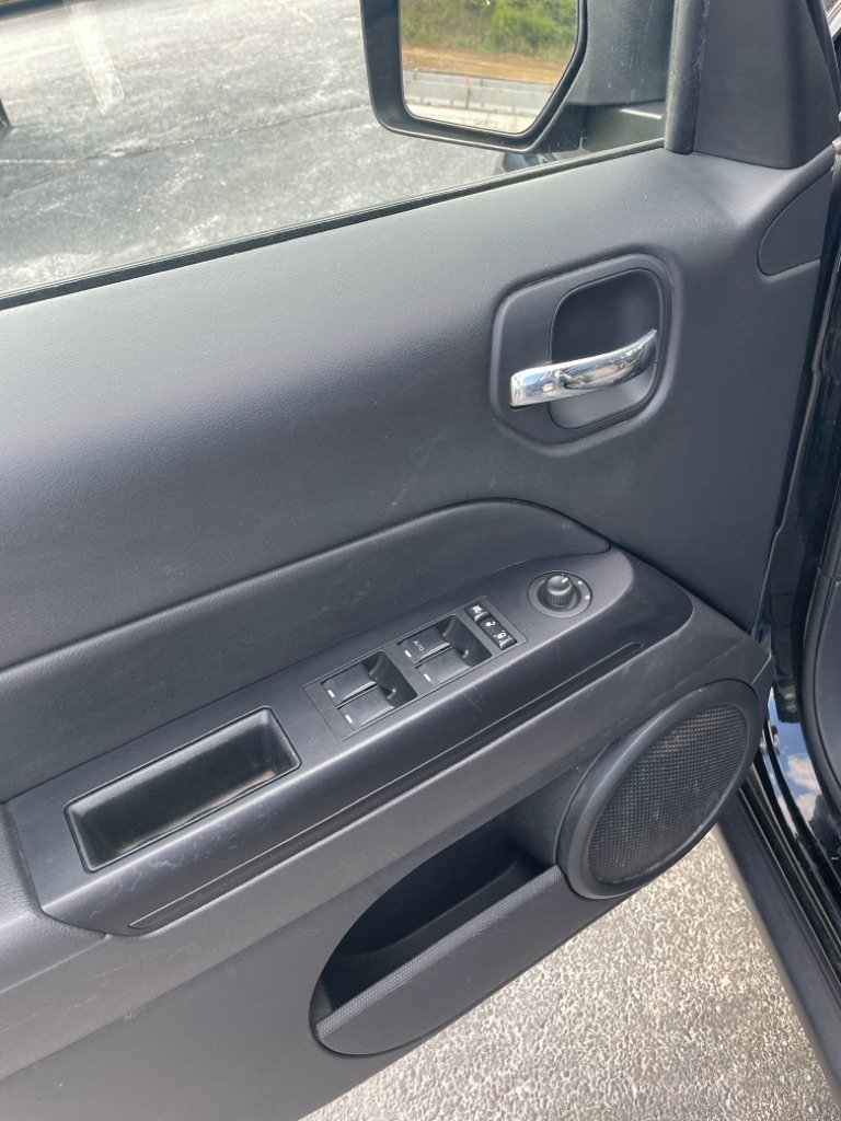 Used 2016 Jeep Patriot Latitude FWD image 11