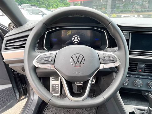 Used 2024 Volkswagen Jetta Sport image 11