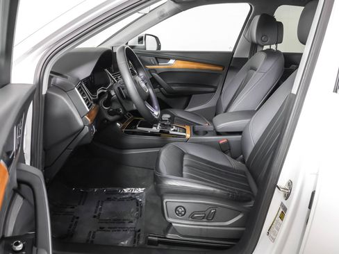 Used 2023 Audi Q5 2.0T Premium Plus w/ Premium Plus Package AWD/4WD image 6