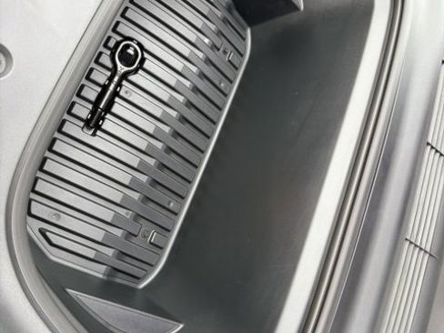 Used 2021 Tesla Model Y Long Range image 29