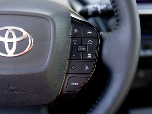 Used 2026 Toyota Prius XLE FWD image 13