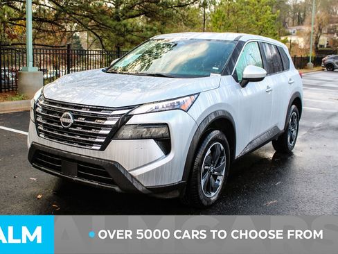 Used 2024 Nissan Rogue SV image 2