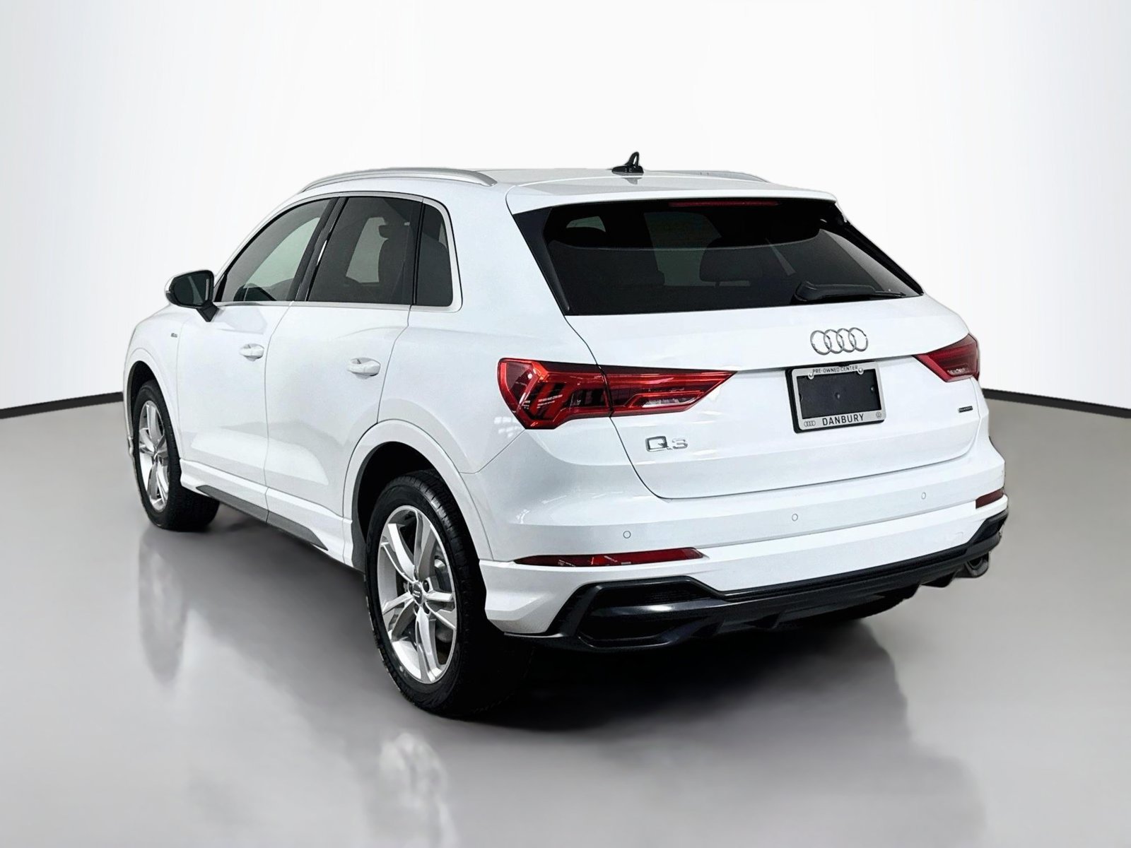 Used 2019 Audi Q3 2.0T Premium Plus w/ Premium Plus Package AWD/4WD image 3