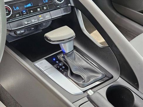 Used 2024 Hyundai Elantra SEL FWD image 12