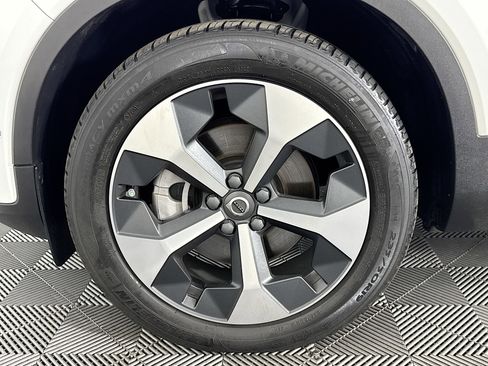 Used 2023 Volvo XC40 B4 Ultimate image 37