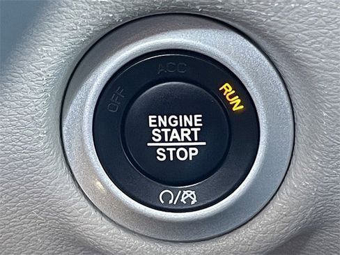 Used 2024 Chrysler Pacifica Touring-L image 21