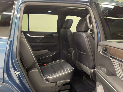 Used 2025 GMC Acadia Denali w/ Super Cruise Package FWD image 21