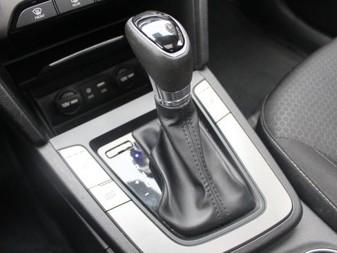 Used 2017 Hyundai Elantra Value Edition image 28