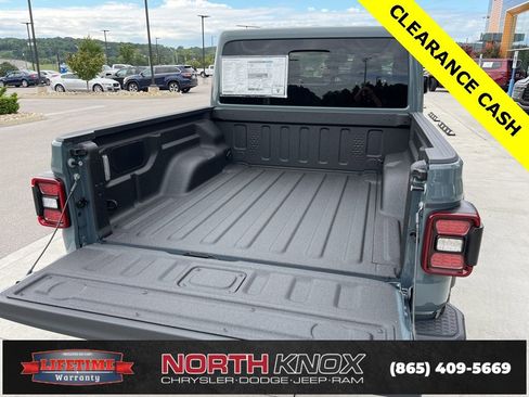 New 2025 Jeep Gladiator Mojave w/ Convenience Group image 19