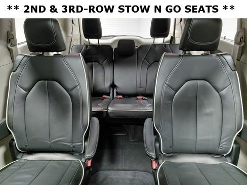 Certified 2024 Chrysler Pacifica Limited image 22