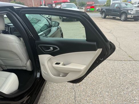 Used 2015 Chrysler 200 Limited FWD image 50