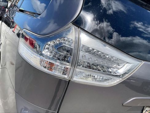 Used 2016 Toyota Sienna SE FWD image 32