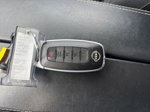 Used 2025 Nissan Rogue SV image 21