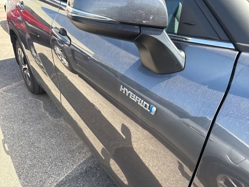 Used 2021 Toyota Highlander XLE image 5