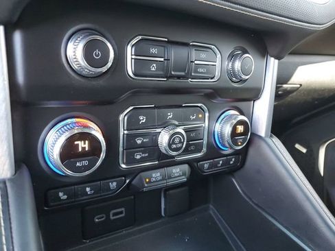 Used 2021 GMC Yukon XL SLT w/ SLT Premium Package image 22