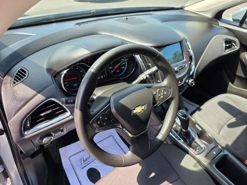Used 2017 Chevrolet Cruze LT w/ Convenience Package FWD image 39