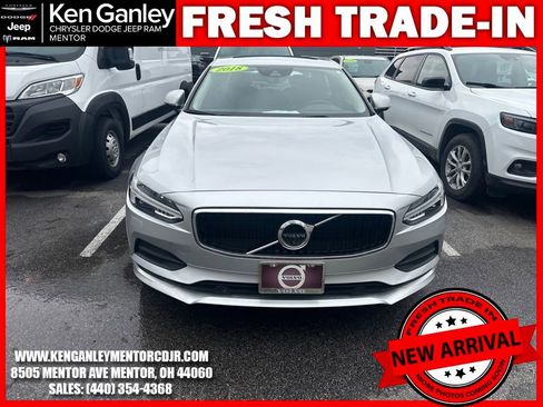 Used 2018 Volvo S90 T6 Momentum w/ Convenience Package image 2