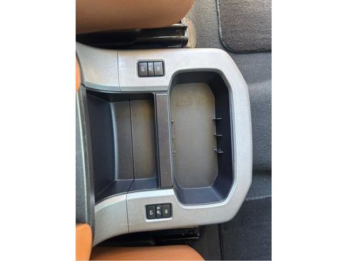 Used 2019 Toyota Sequoia Platinum image 30