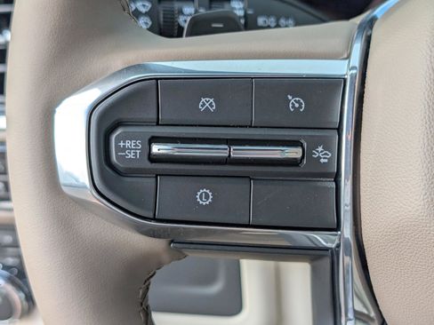 Used 2025 GMC Yukon Denali AWD/4WD image 16