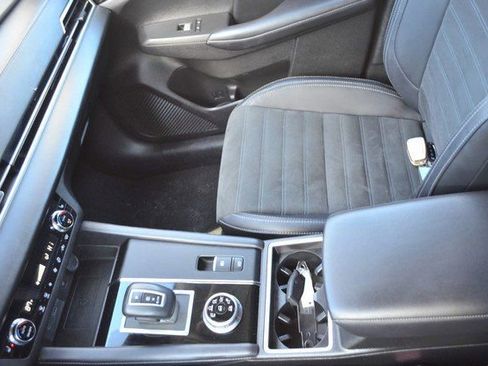 Used 2024 Mitsubishi Outlander SE image 23