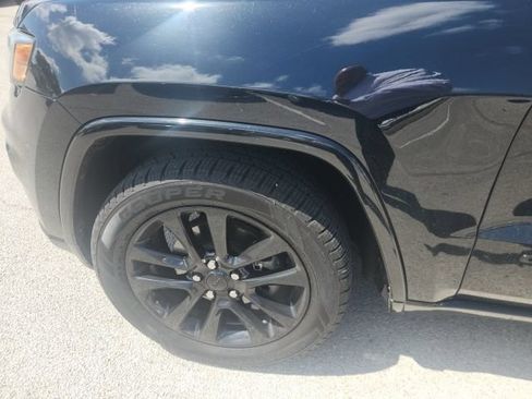 Used 2018 Jeep Grand Cherokee Altitude AWD/4WD image 15