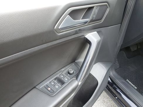 Used 2020 Volkswagen Tiguan SE FWD image 17