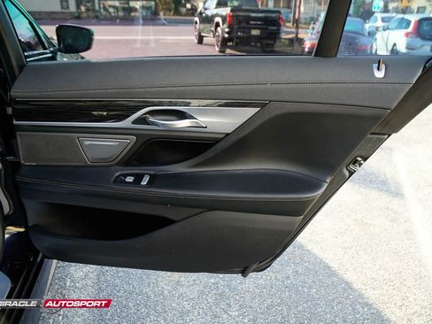 Used 2018 BMW 740i image 32