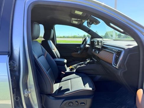 Used 2023 GMC Canyon AT4 w/ AT4 Premium Package AWD/4WD image 10