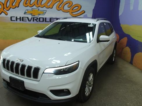 Used 2019 Jeep Cherokee Latitude w/ Cold Weather Group FWD image 4